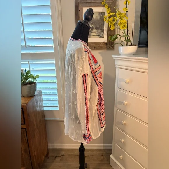 Johnny Was NWT
THE AUDREY MANDARIN COLLAR SHIRT, MAURA
- WHITE, XL - Picture 2 of 13